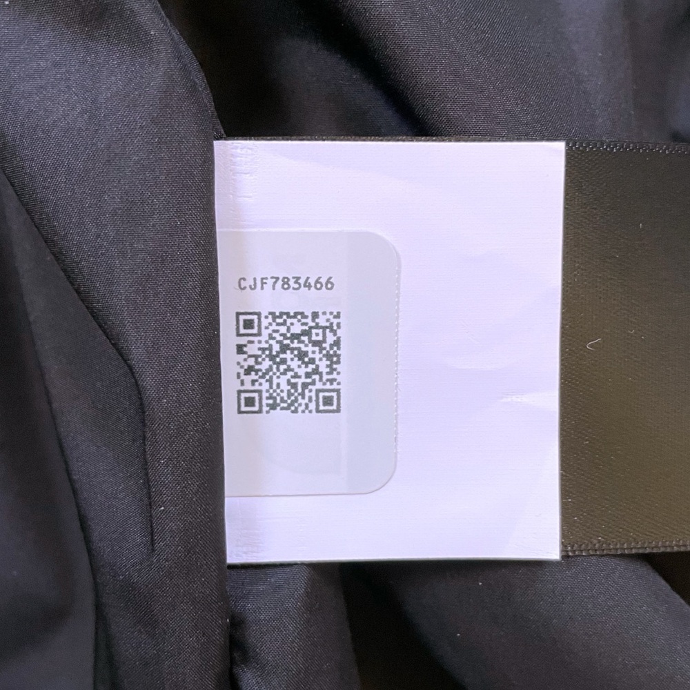 The North Face Women’s Gotham Parka In TNF Black - Picture 8 of 9